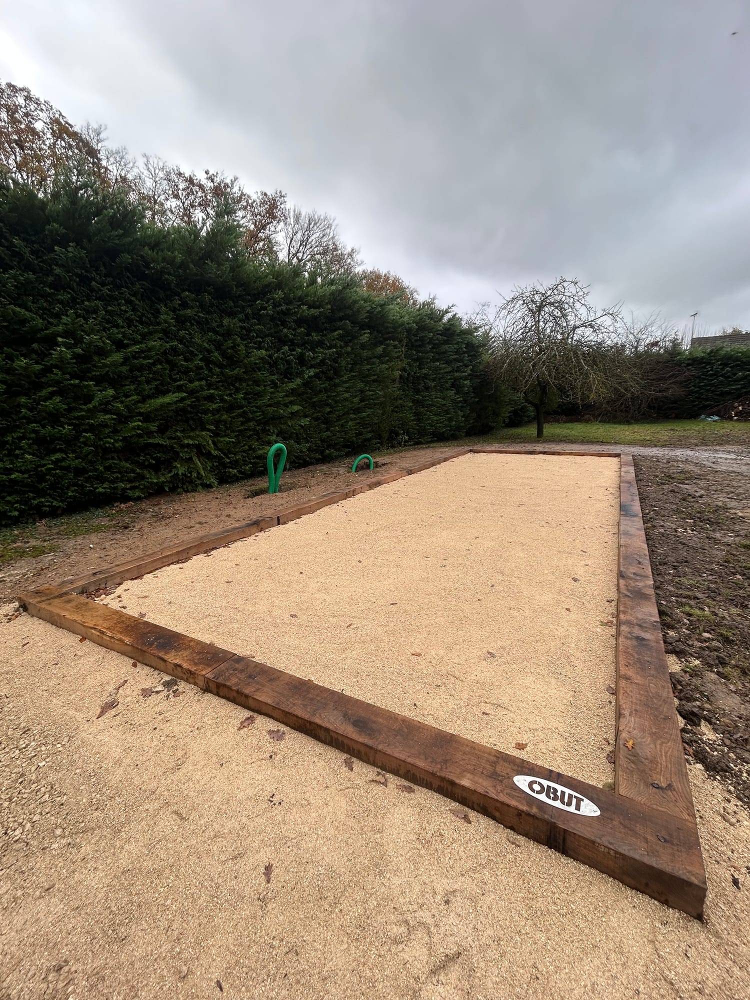 Terrain de pétanque terminé avec bordures bois à Maslives